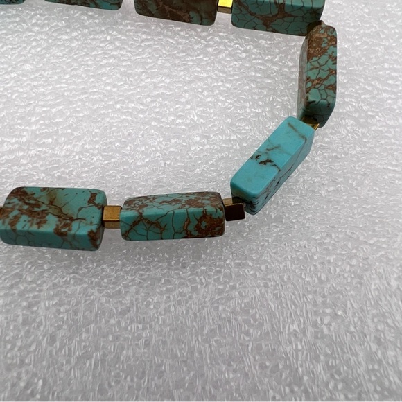 Turquoise with gold tone spacer beads stretch cord bracelet - Picture 7 of 8